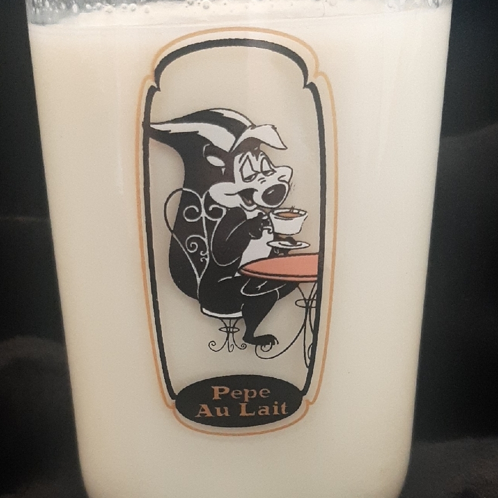 Pepe Au Lait🦨Penelope Au Lait🦨 VINTAGE 1999 Milk Bottle - Picture 2 of 6